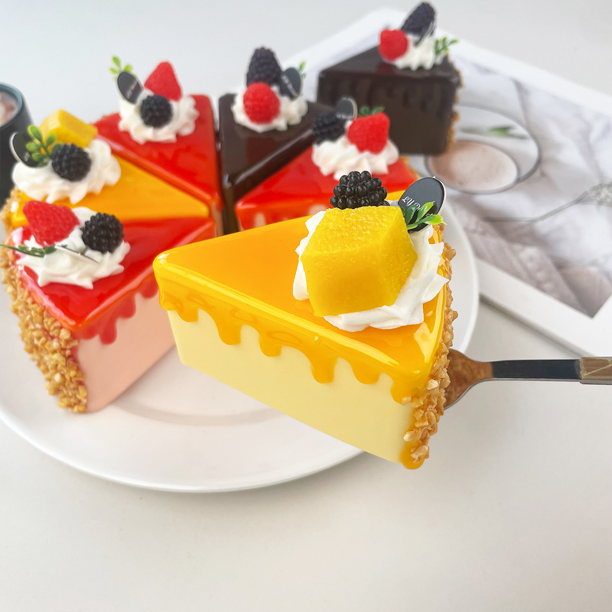 Fake Birthday Cake Simulation  - огляд і ціна Photography Triangle